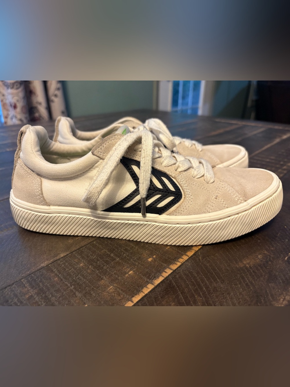 Cariuma Shoes Womens Size 9.5 Beige Canvas Low Top Skate Sneakers SW 400807W25M